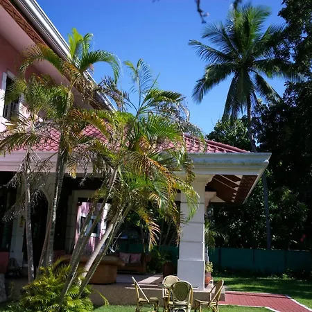 Las Flores Beachside Hotel