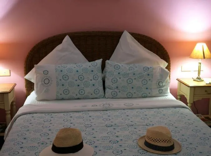 Flores Beachside 4* Catmon