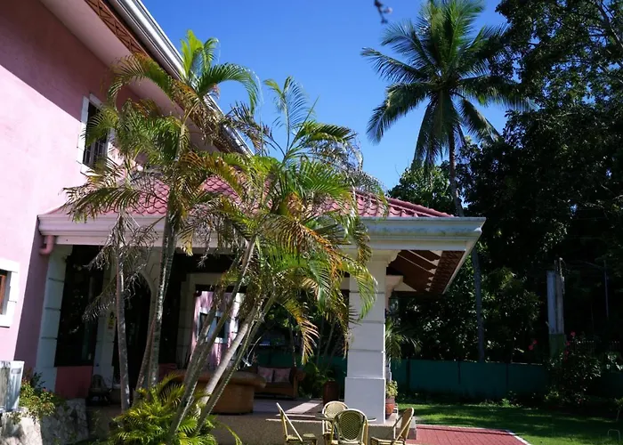 Flores Beachside Hotel