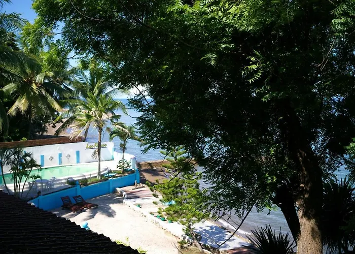 Flores Beachside Hotel