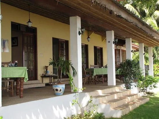 Flores Beachside Hotel 4*
