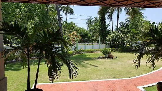 Flores Beachside Hotel Catmon